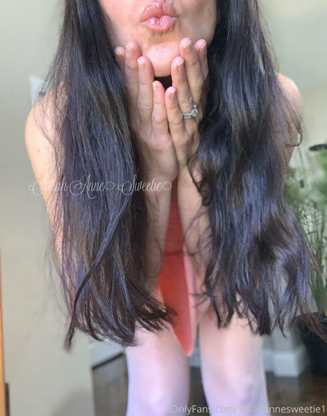 sarahannesweetie1 onlyfans leak ass