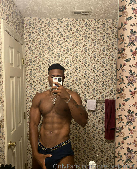 prettyskinboi onlyfans hot