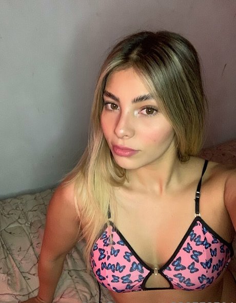 kendallbelmont onlyfans striptease