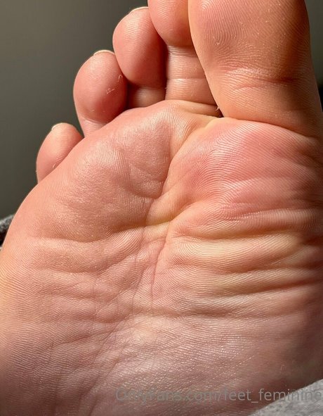 feet feminine nude on onlyfans
