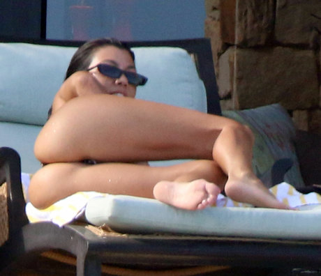 Kourtney Kardashian onlyfans nude tits