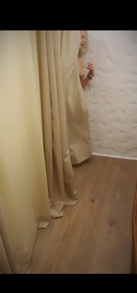 Sill Esteves onlyfans nude photos