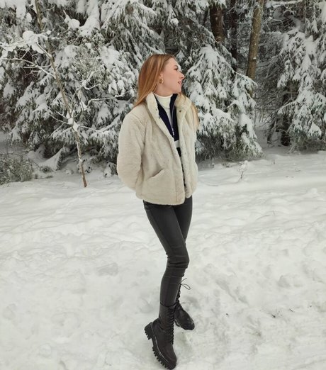 itsSky nude onlyfans leak