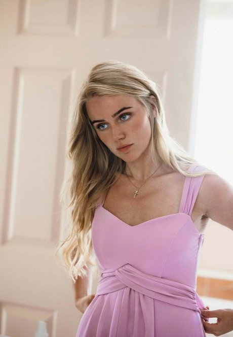 Eva Vlaardingerbroek onlyfans leaked.