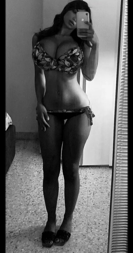 Yasmine Nigiotti onlyfans lean