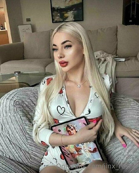 jinx roses Profile image