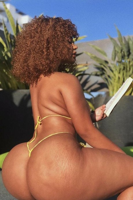 Carmela Habibi leak only fans