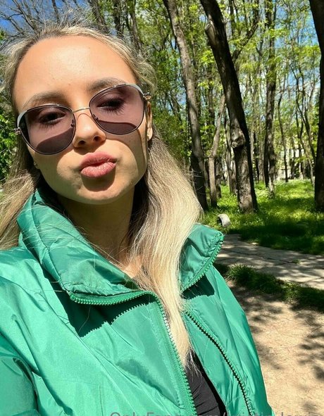 kristin lewis onlyfans strip