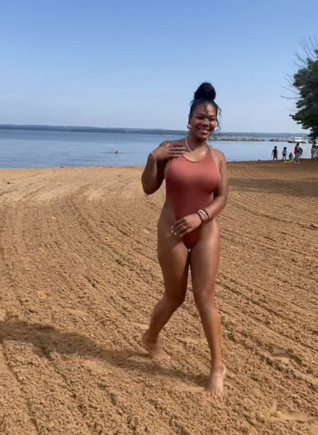 Danielle Sylvester naked onlyfans leaked