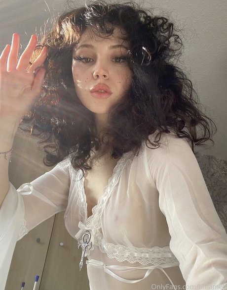 Mina Bell feet onlyfans