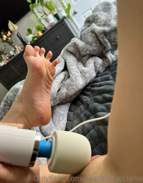 Goddess Nicci onlyfans topless