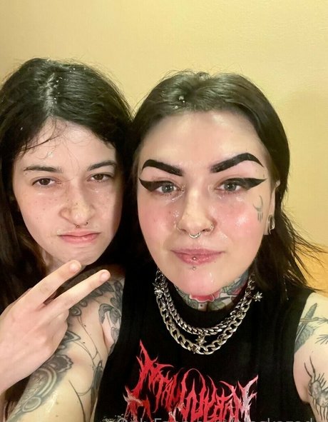 Alaska Zade desnuda onlyfans