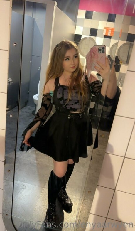 Enyaarwyen onlyfans strip tease