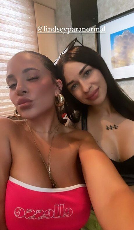 lindseyparanormal onlyfans naked