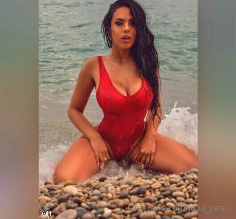 julia pearl Profile image