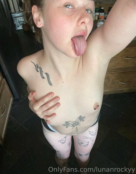 lunanrockyy onlyfans lesk