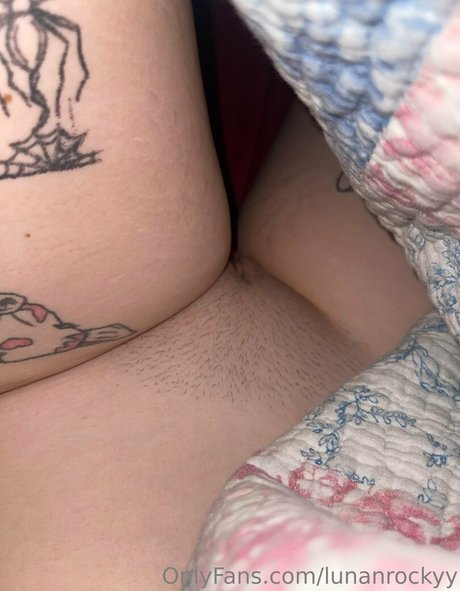 lunanrockyy onlyfans topless