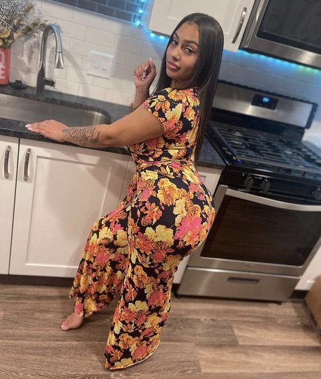 FineAssYonna naked on onlyfans