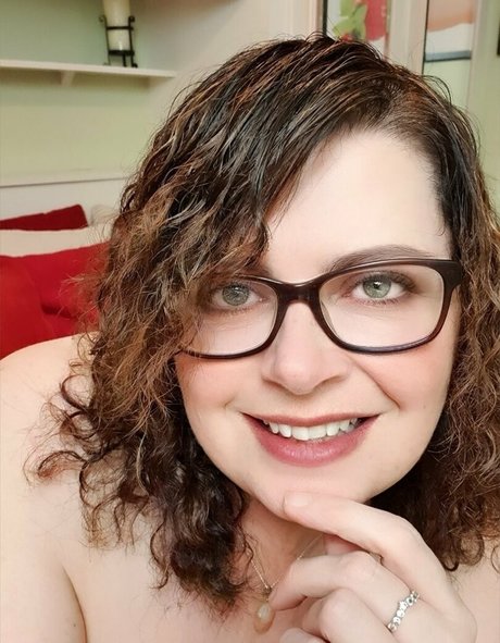 maturebustymom onlyfans naked