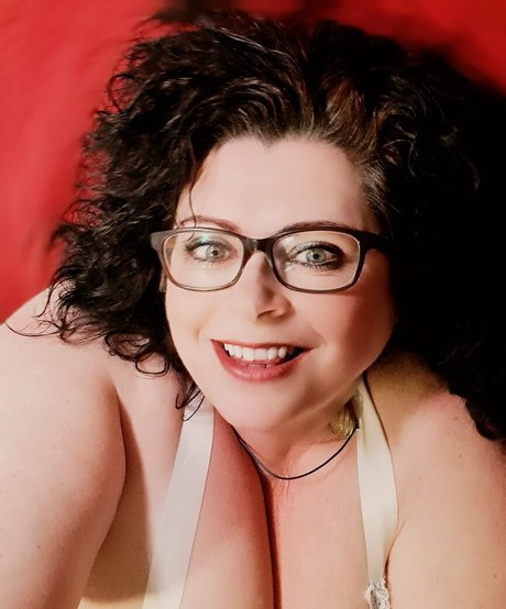 maturebustymom onlyfans leaked photos