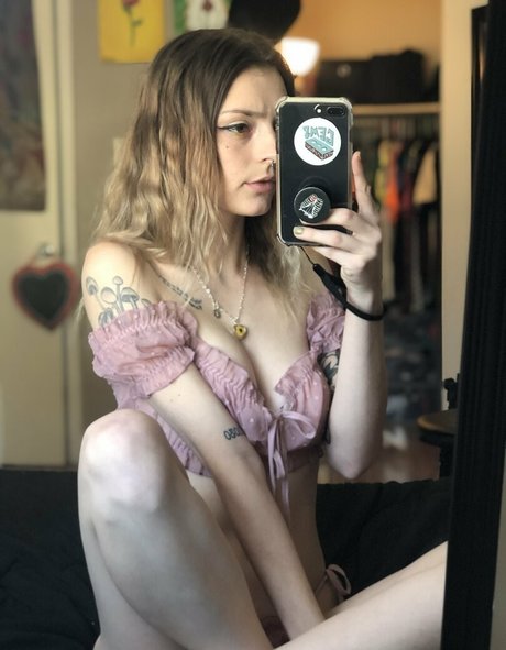 sadgirlastridsfree onlyfans leaked pics