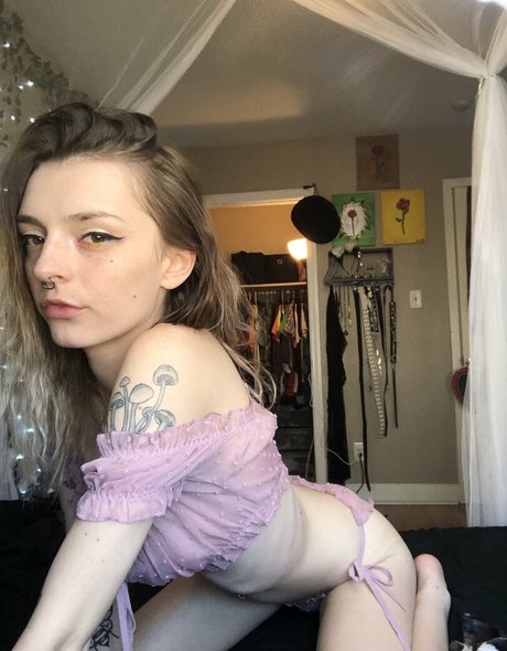 sadgirlastridsfree onlyfans leaks nudes