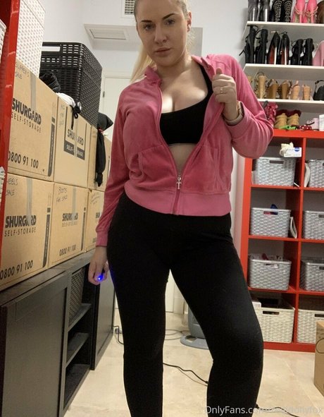 dollyfoxvip onlyfans nude pictures