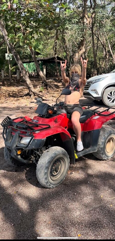 movementswithmolly only fans pics