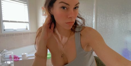 bellapetitewifey is on onlyfans