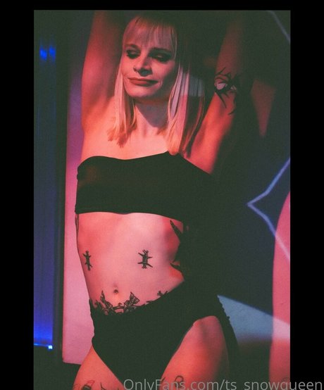 ts snowqueen naked onlyfans leak
