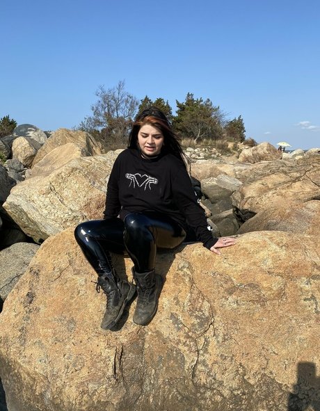 kallielonewolf17 onlyfans model photo