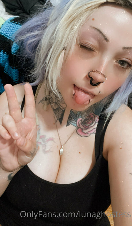 Luna Ghostess naked on onlyfans