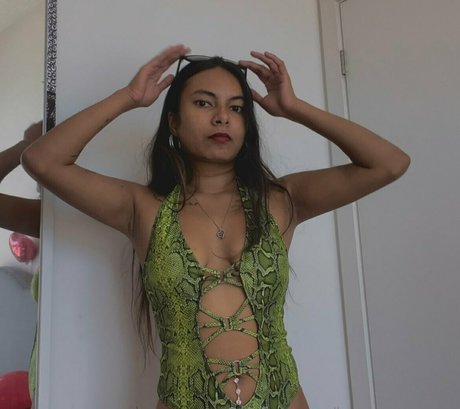 bustypetitemyra onlyfans nudes