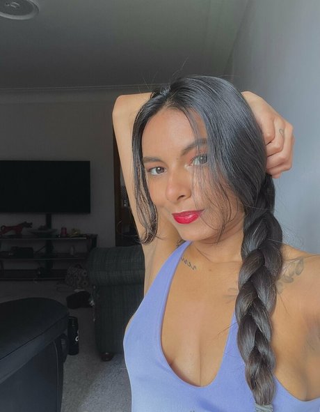 bustypetitemyra only fans pics