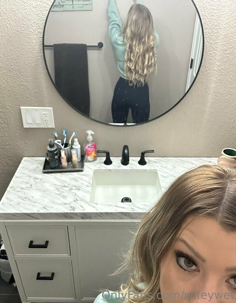 blonde trans onlyfans hot plate