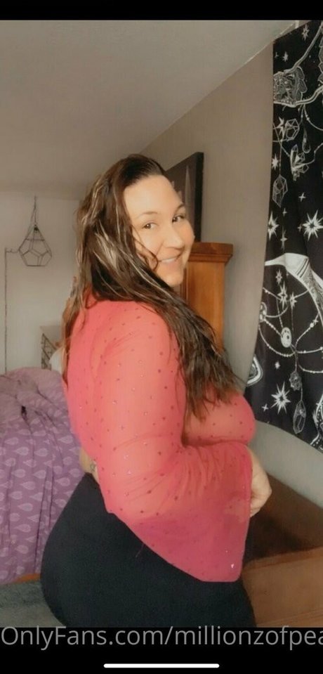 millionzofpeaches onlyfans boobs