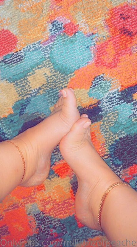 millionzofpeaches onlyfans nude leaks