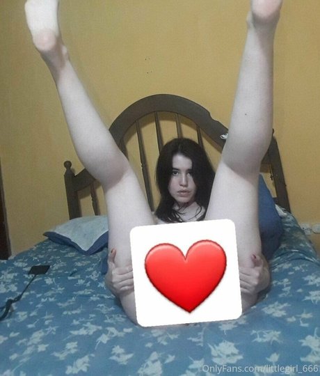 lxttlegirl 666 onlyfans nude pictures