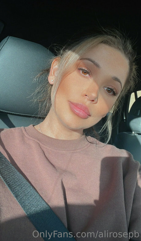 AliRosePB onlyfans leak sex