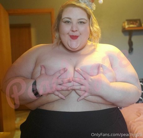 peachyg28 onlyfans content