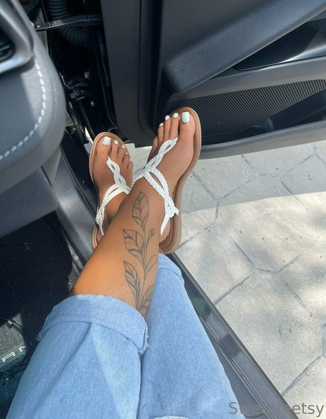 sweetfeetsyfree onlyfans model images