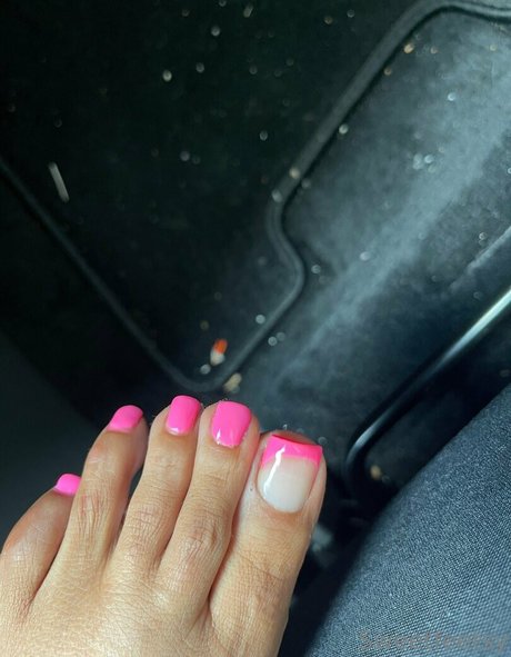 sweetfeetsyfree onlyfans leaked pictures