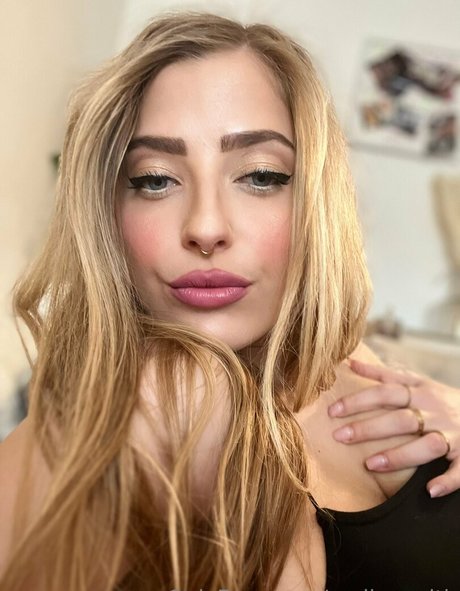 emily smith leak onlyfans nude