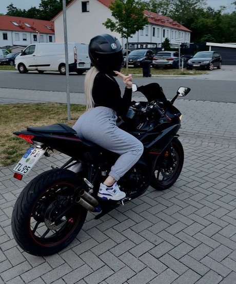 laeticia sophie only fans nude