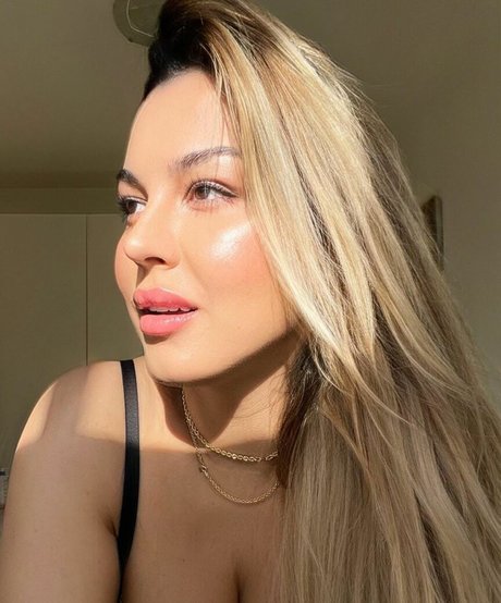 Barbara Goulart onlyfans ass