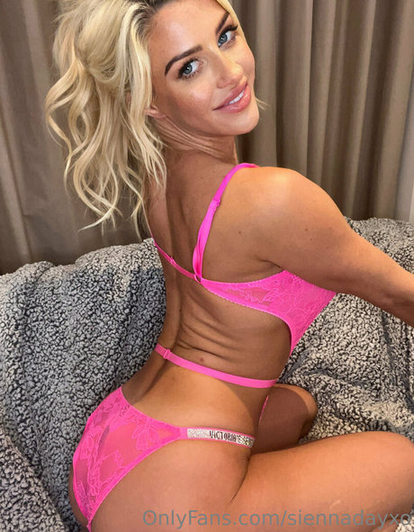 siennadayxo onlyfans nudes