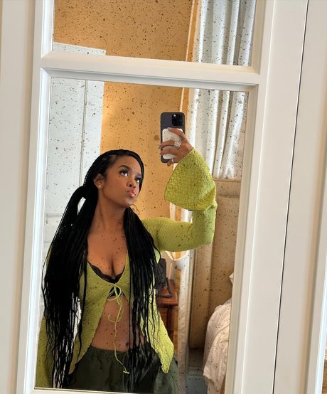 hermusicofficial  plate