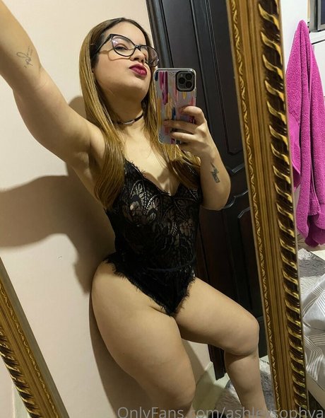 ashleysophya onlyfans leak