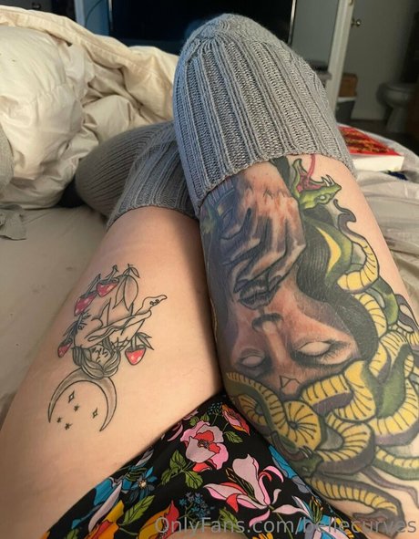 bellecurves onlyfans model images