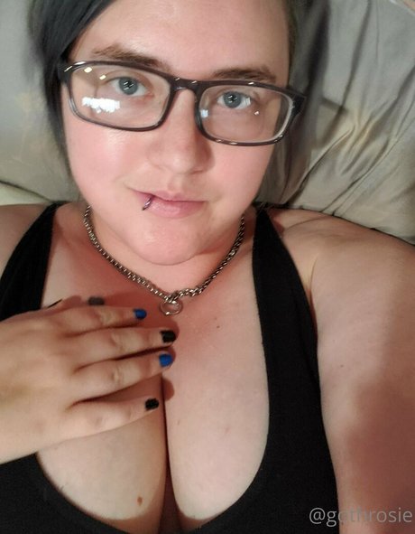 gothrosie onlyfans sexy
